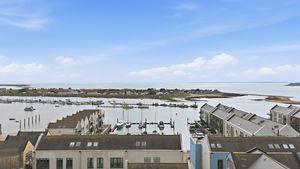 Harbour Square- click for photo gallery